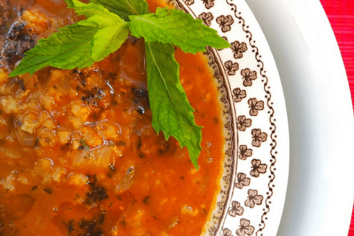 Ezogelin Çorbası - Turkish spicy red lentil soup