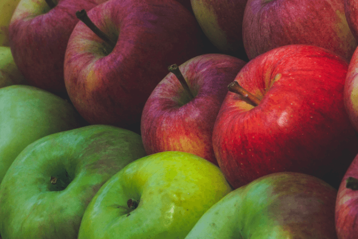 green and red apples