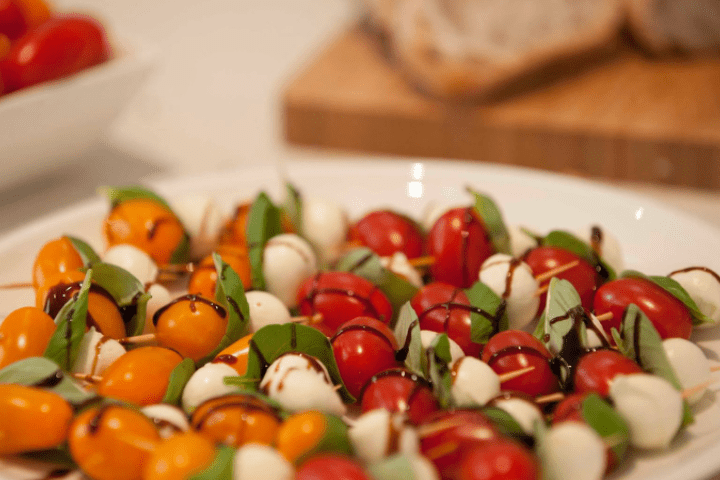 Tomato bocconcini and basil bites - recipe - 900x450px (PNG,525KB)