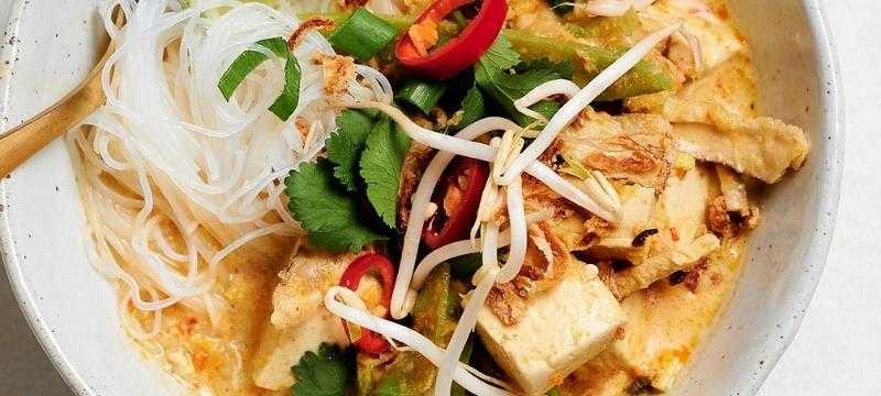 A serving of tofu and mushroom laksa