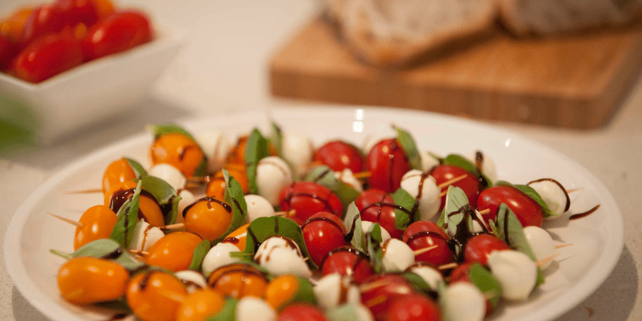 Tomato bocconcini and basil bites - recipe - 900x450px (PNG,525KB)